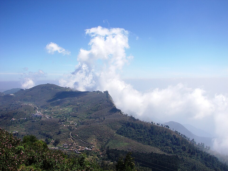 Valley view from Coaker's Walk on a clear morning — the most popular sunrise spot in Kodaikanal