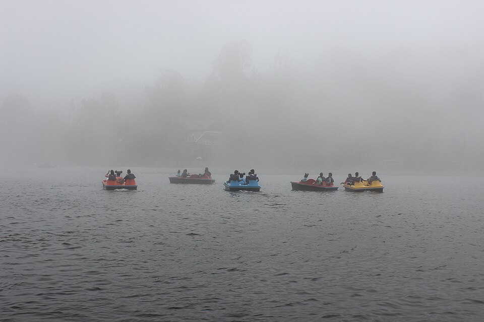 Boatig in lake inside mist,kodaikanal