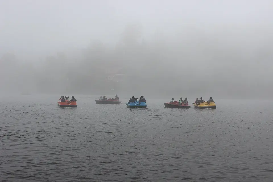 Boatig in lake inside mist,kodaikanal
