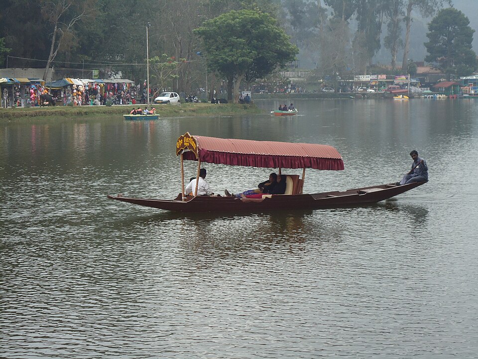 Shikara boating for couples, kodaikanal
