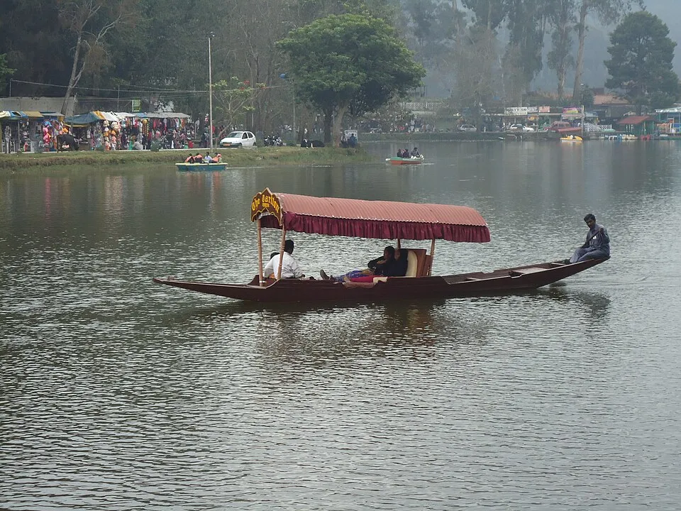 Shikara boating for couples, kodaikanal