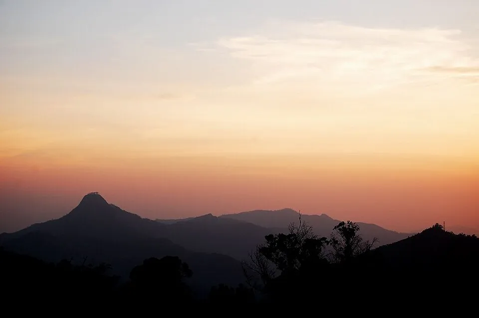 360-degree sunrise view from Perumal Peak summit at 8,010 ft, Kodaikanal
