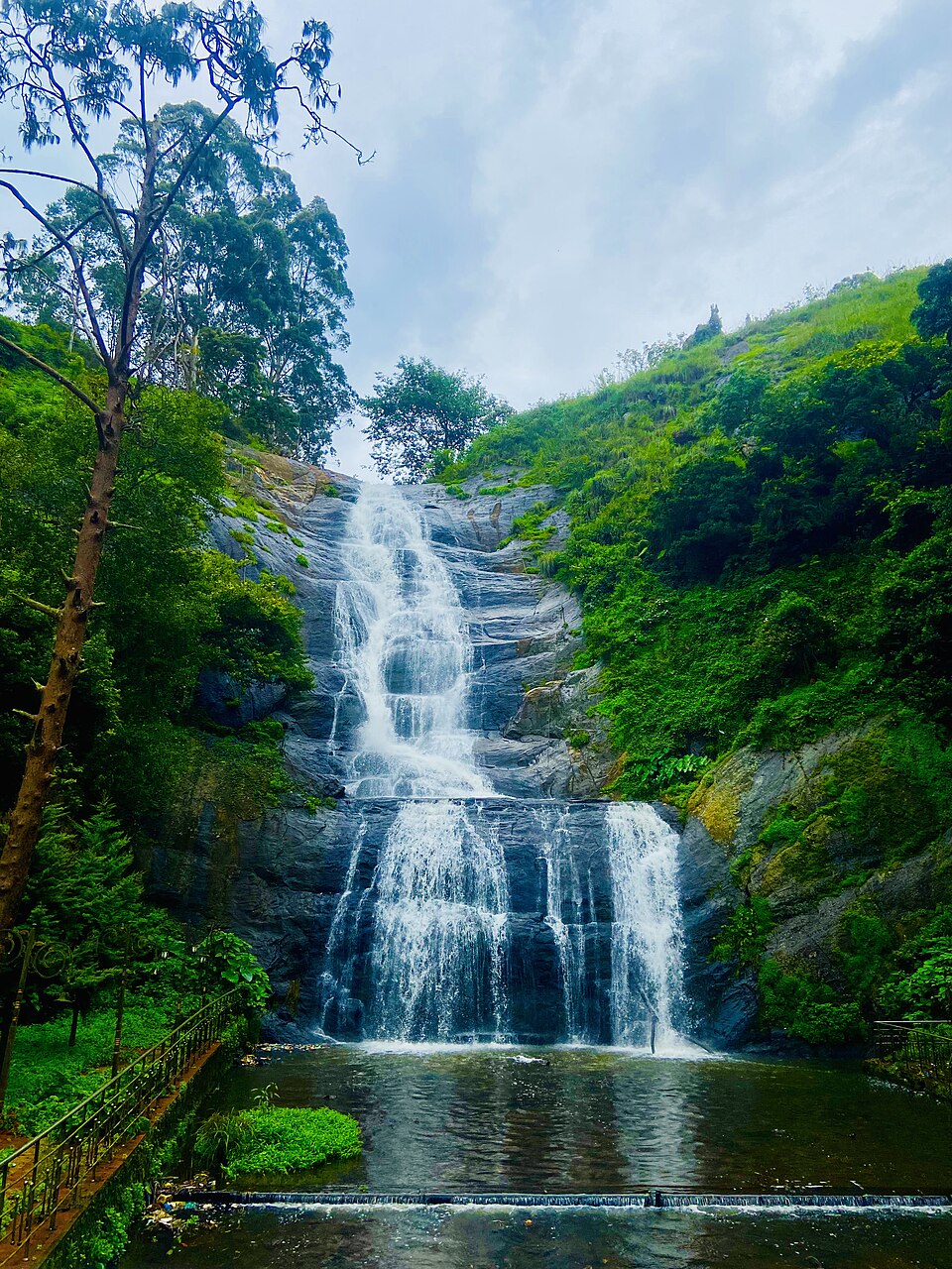 Silver Cascade waterfalls pure natural scenary, Kodaikanal
