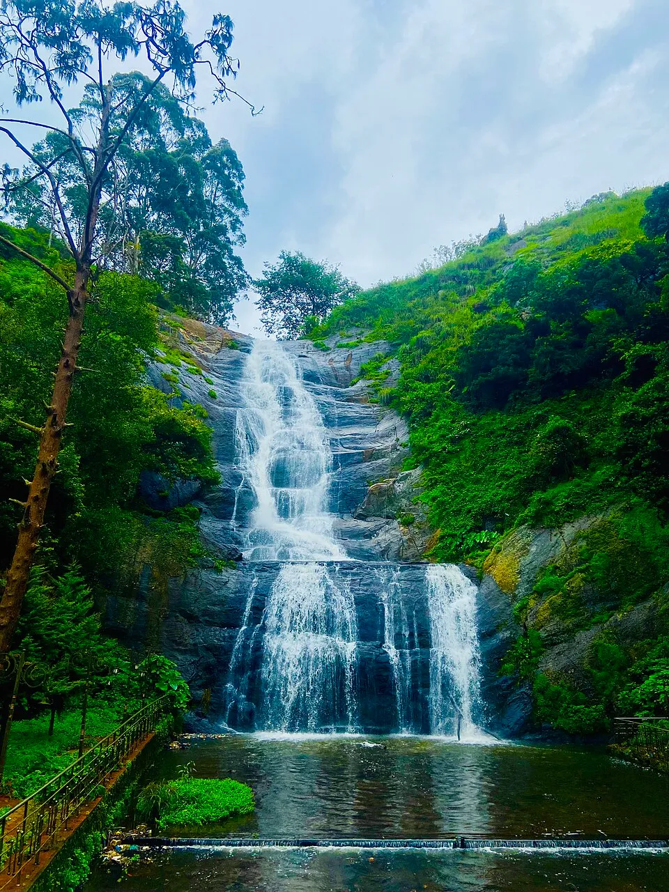 Silver Cascade waterfalls pure natural scenary, Kodaikanal