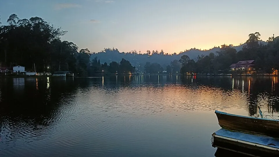 sunset view in kodaikanal lake
