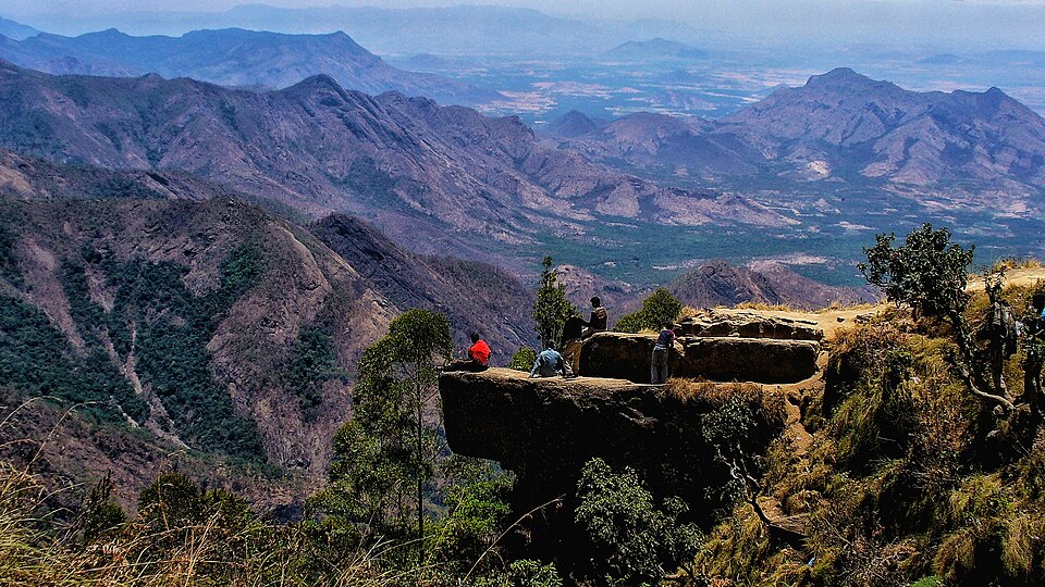 Panoramic valley view from Dolphin's Nose viewpoint, Kodaikanal — a top sunrise spot
