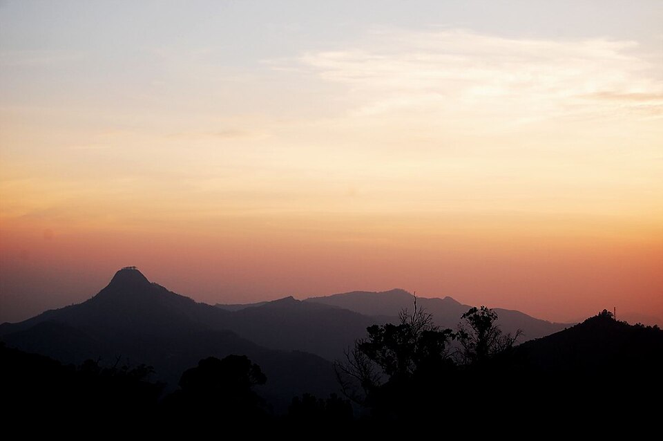 360-degree sunrise view from Perumal Peak summit at 8,010 ft, Kodaikanal